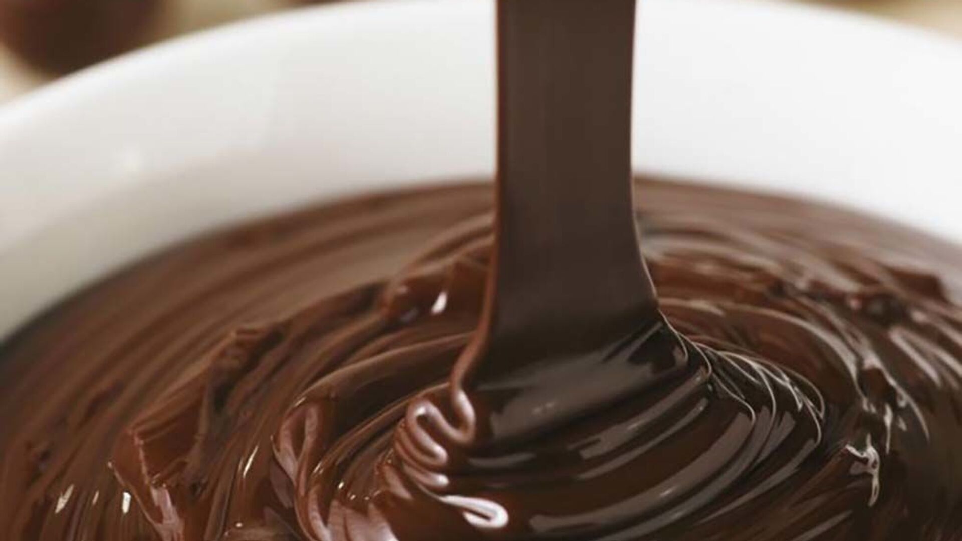 Çikolata Sosu İle Kek Yapılır Mı?