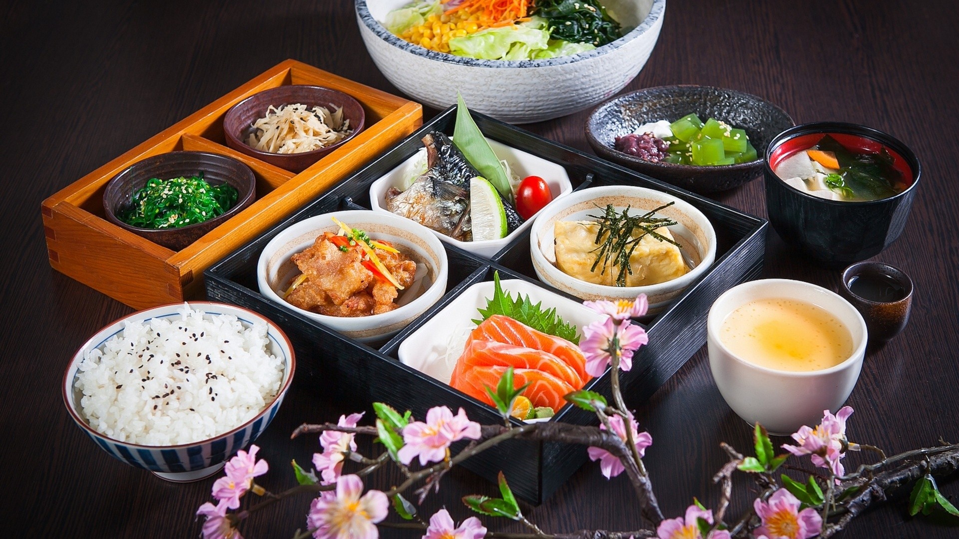 Otantik Japon Mutfağının Sırlarını Açığa Çıkarmak: Suşi'den Ramen'e